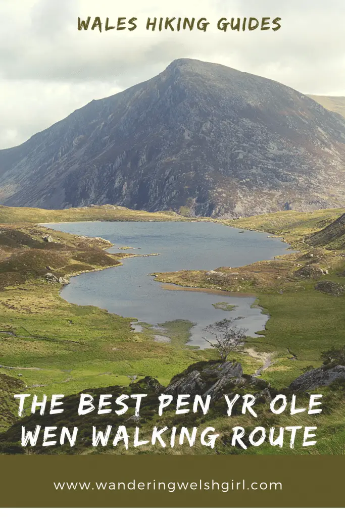 A hiking guide describing what you can expect when walking Pen yr Ole wen and the high Carneddau including distances and times