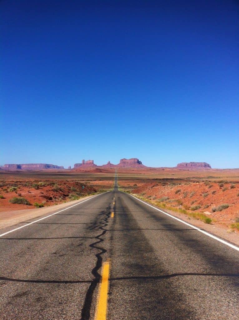 use leading lines to improve your road trip photography, like here in Monument valley